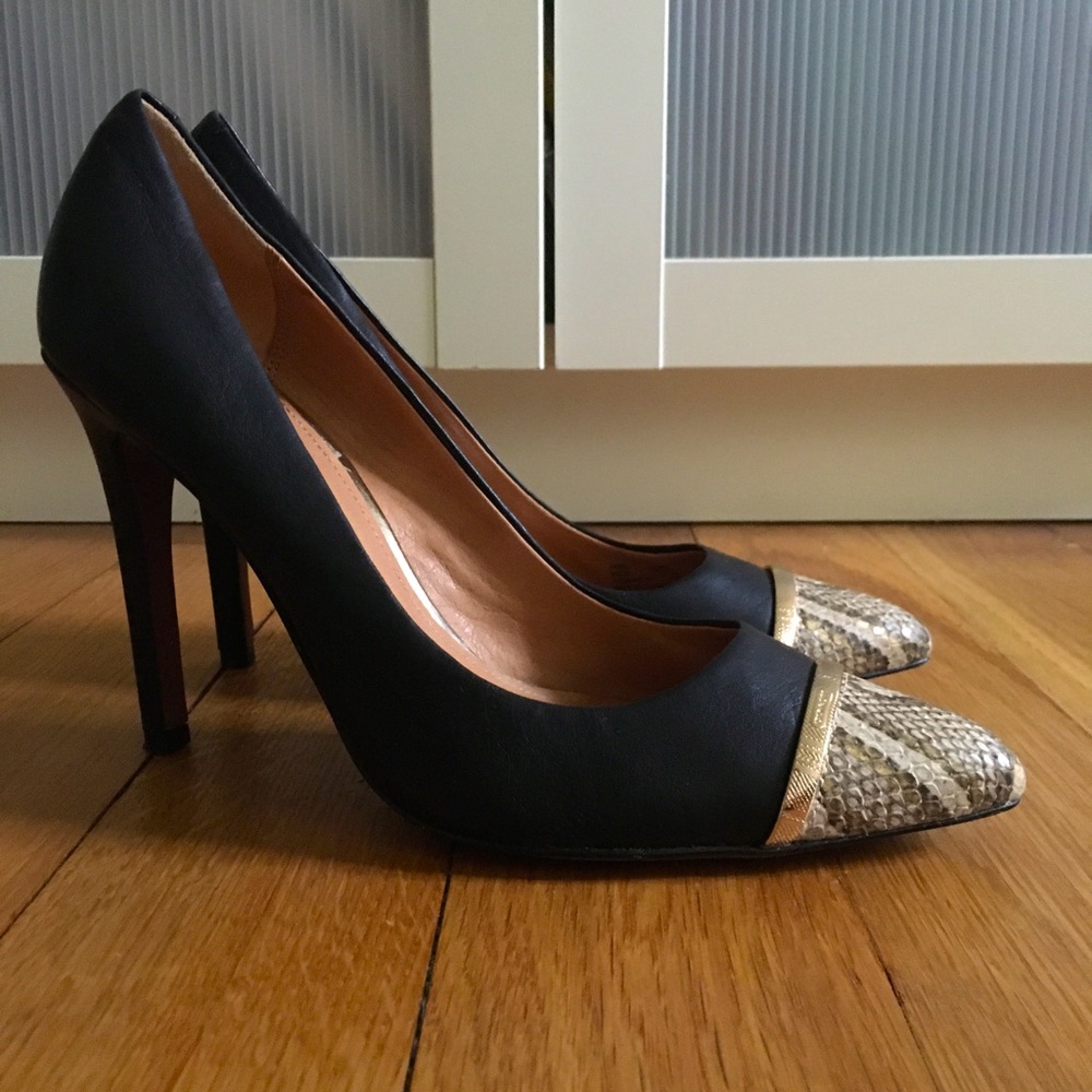 Coach black leather pumps with snakeskin